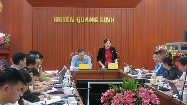 UBND huyện Quang Bình làm việc với tập thể lãnh đạo, công chức Phòng Tài nguyên và Môi trường